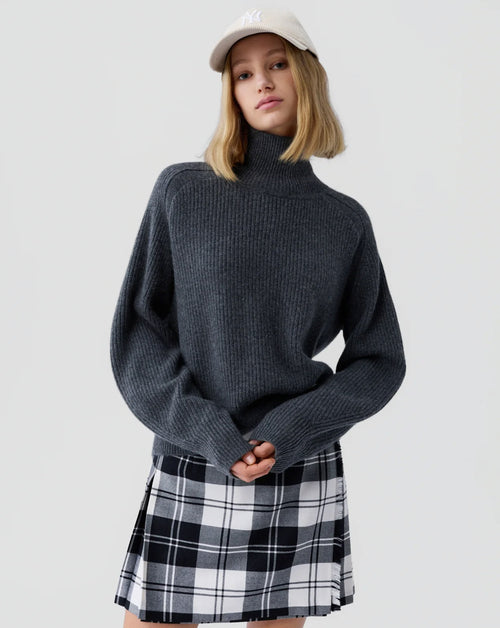 Cropped Rib Turtleneck