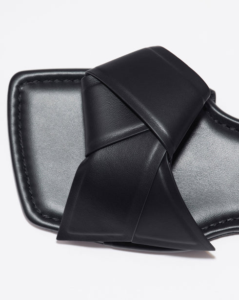Musubi Sandal