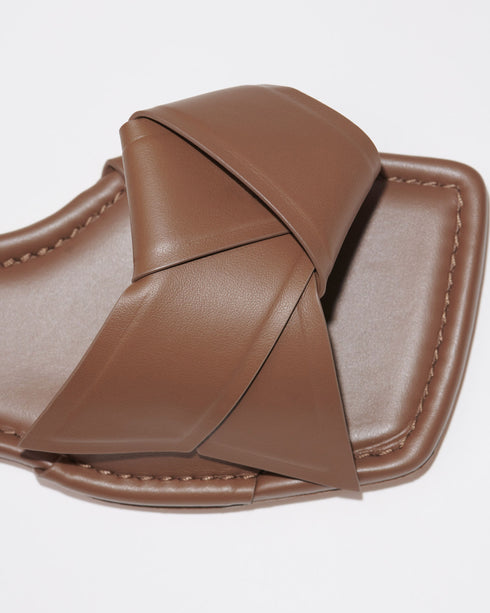 Musubi Sandal